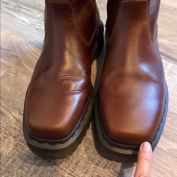 Dr. Martens platform Boots size 6 like new only worn handful of times. - Picture 6 of 6